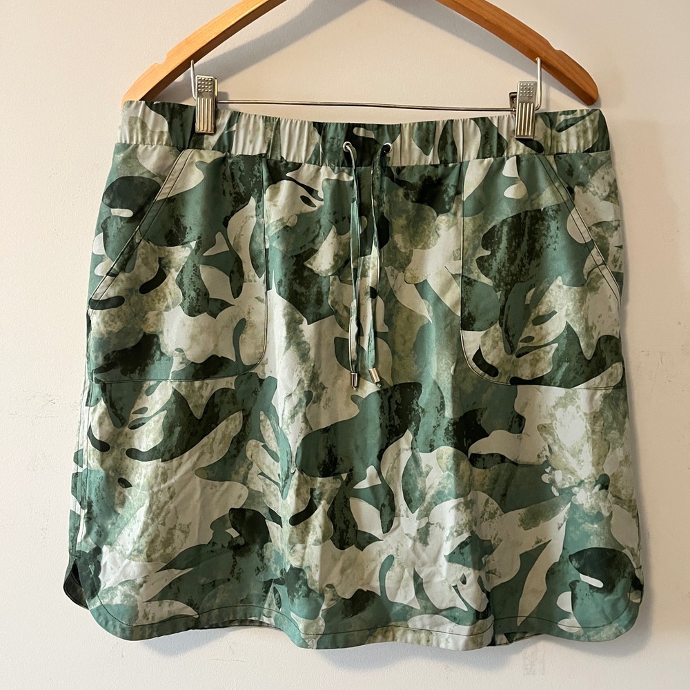 Chico's Zenergy Camo Print Skort Active Skirt Green Size 12 Drawstring Pockets